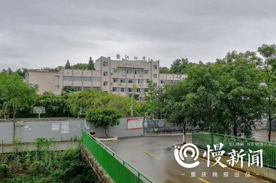 周凯旋初中经常出没也是他父亲工作的垫江四中.