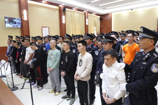 被告人关飞虎,陈荣有,曾宪辉等人为实现共同管控东兴市大田村途经