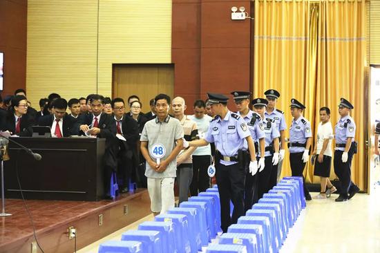 上树立非法权威,攫取经济利益,先后纠集被告人蓝盛东,邹永辉,蓝志勇