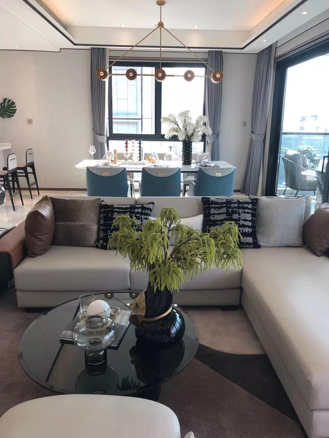 (壹江郡样板间客厅实拍)