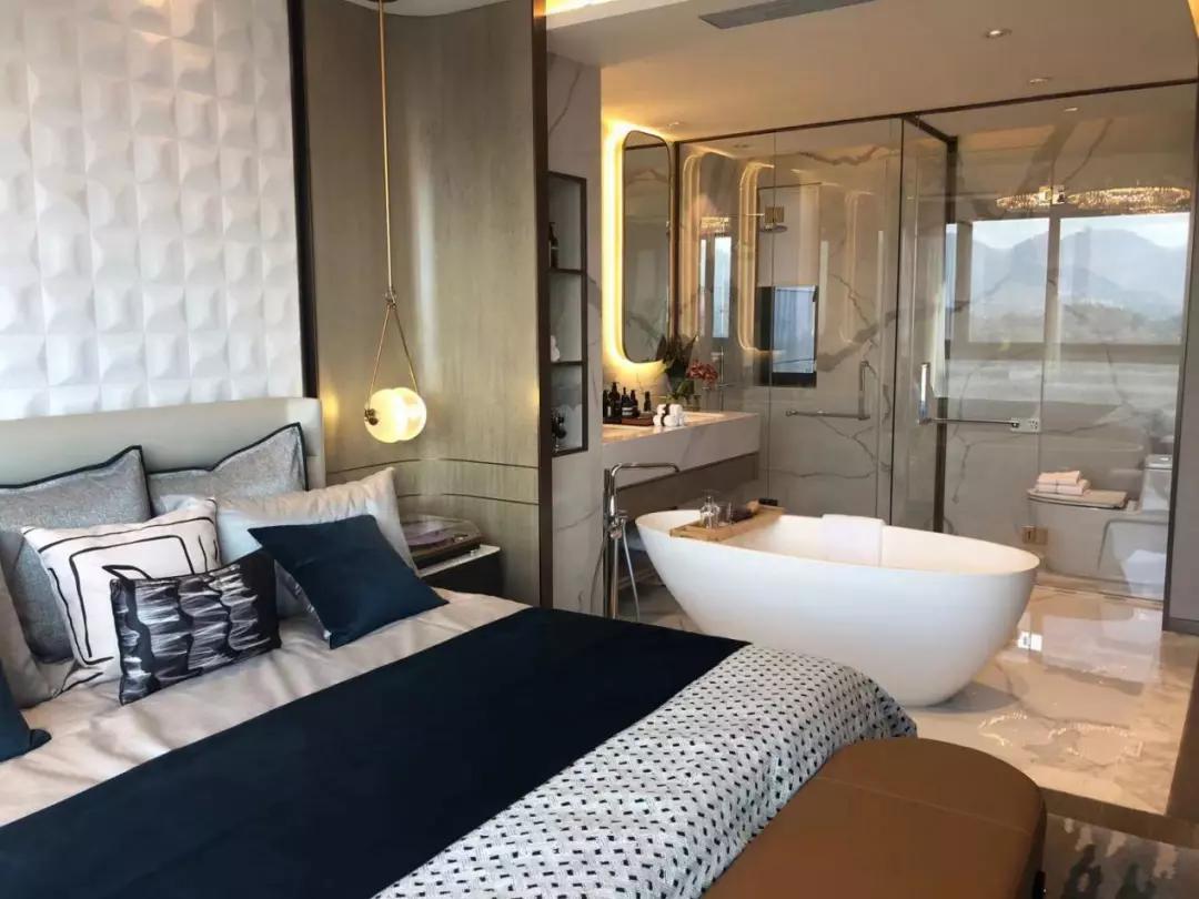 (壹江郡样板间主卧实拍)