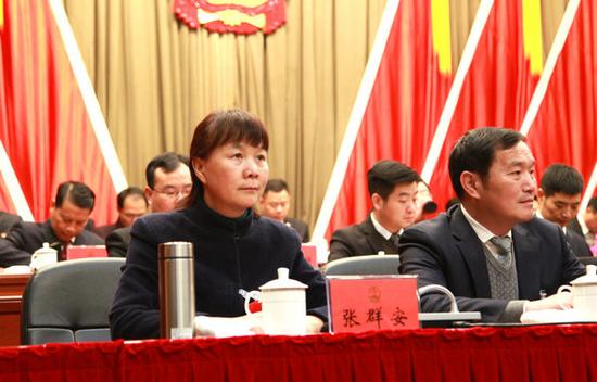 洪湖八届人大二次会议闭幕王先标当选人大常委会主任