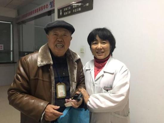 失主涂爷爷和拾金不昧的金华市人民医院护士金黎