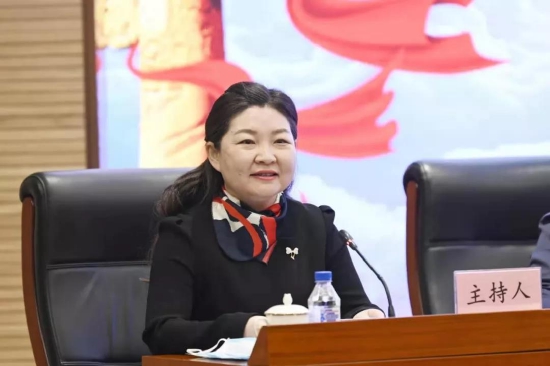 省委网信办主任,吉林省互联网业联合会党委书记,会长崔萍主持报告会