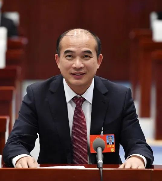 三棵树涂料股份有限公司董事长、总裁,全国人大代表,全国脱贫攻坚先进个人
