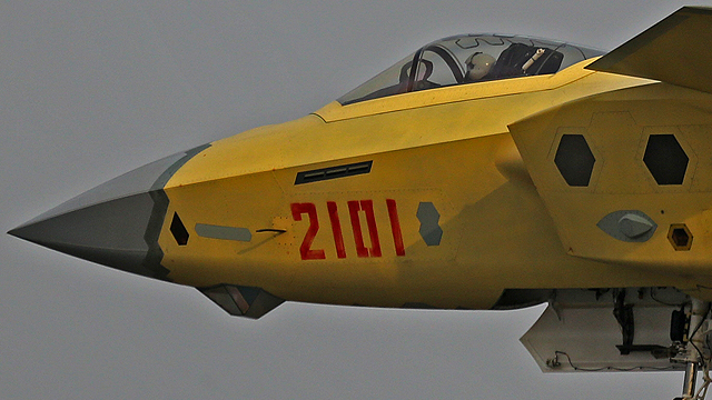 细节凸显精致:黄皮版歼20战机再出新照