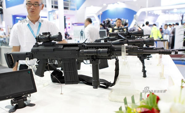 中国顺应市场需要推出了81式步枪的魔改版本,cs/lr14步枪,该枪为了