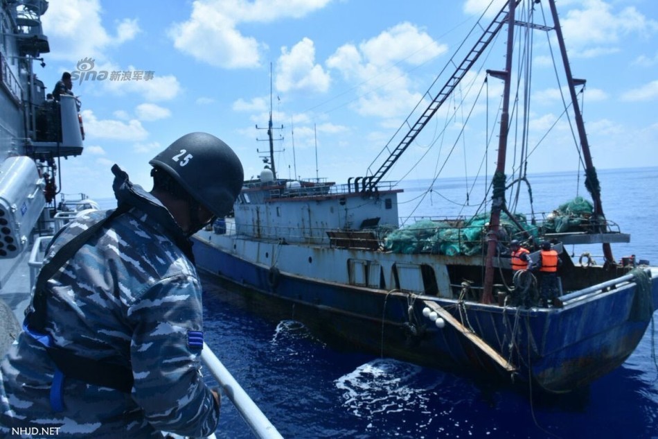 印尼总统视察抓扣中国渔船基地