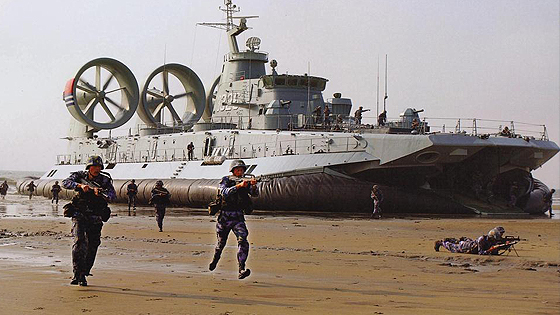 从2017年开始批量生产,未来该艇将搭载在071型船坞登陆舰