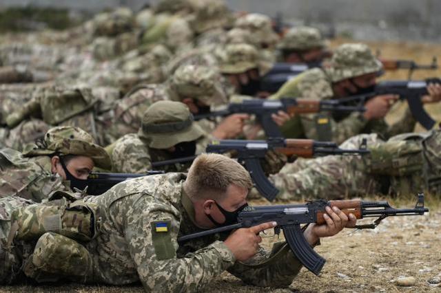 美媒披露:乌克兰士兵在英国接受城市战培训