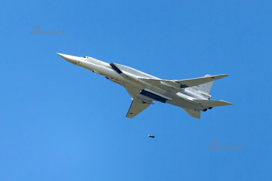 轰6k图22投弹瞬间曝光 中俄轰炸机同场pk谁更强