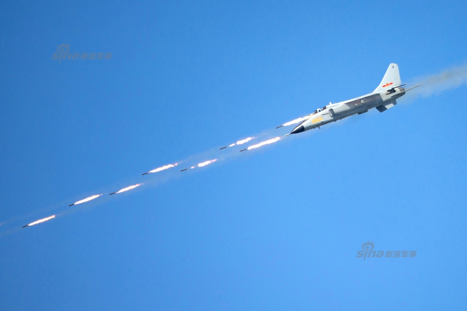 轰6k图22投弹瞬间曝光中俄轰炸机同场pk谁更强