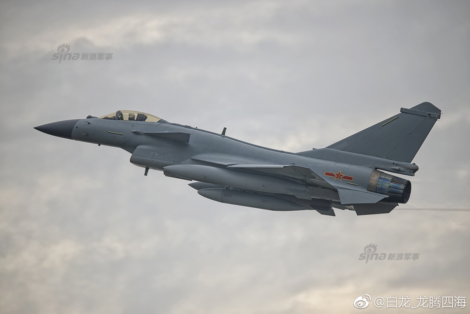 首飞已20年中国歼10系列战机批量高清照曝光