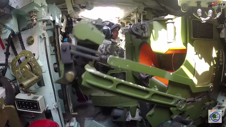 好东西就得显摆!泰军秀中国造vt4坦克自动装弹技能