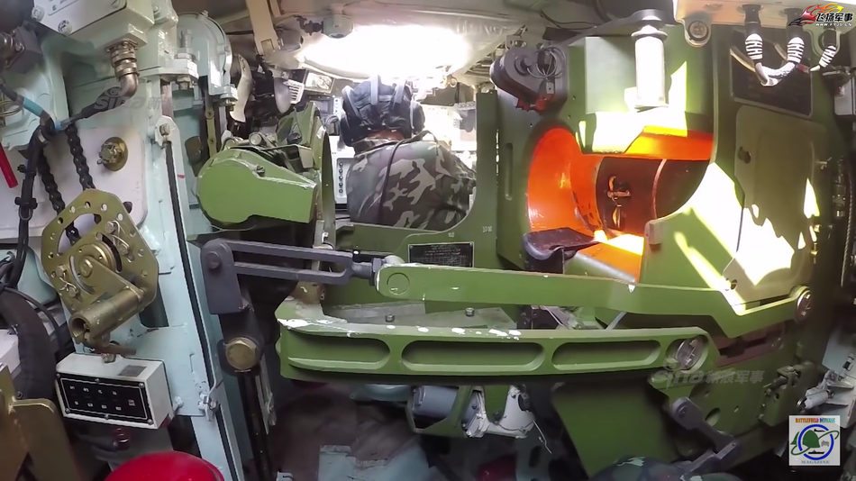 好东西就得显摆!泰军秀中国造vt4坦克自动装弹技能