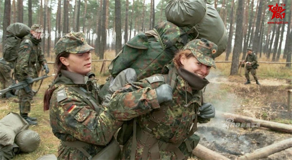 不爱红装爱武装!德国女兵精彩照片集锦