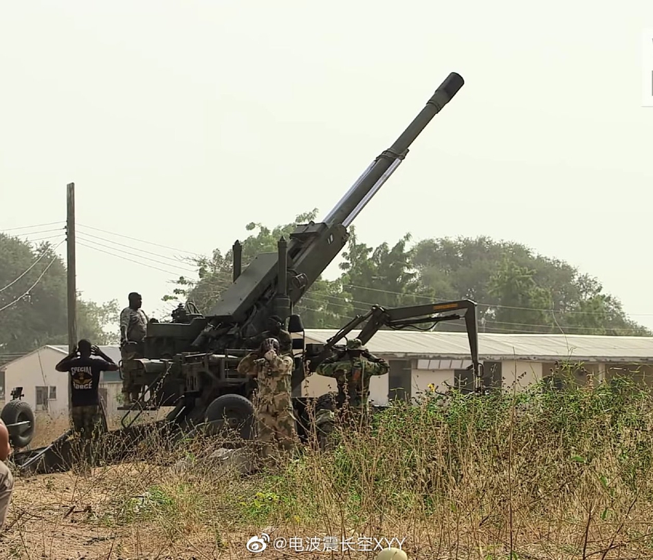 40 / 40 尼日利亚陆军除了装备意大利的奥托m56型105山炮外,还装备了