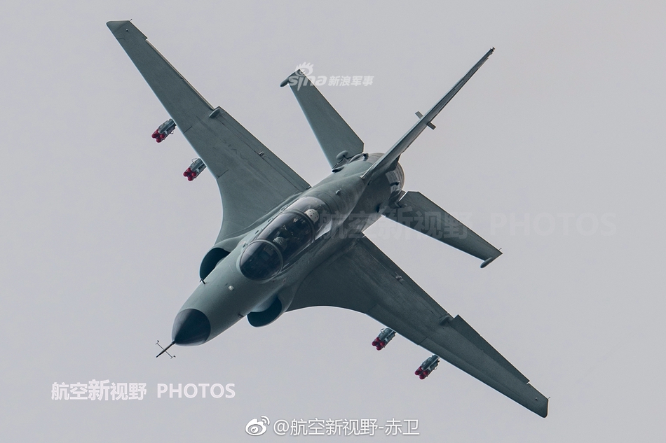 神鹰身手不凡!我ftc2000g战机珠海航展拉烟炫绝技