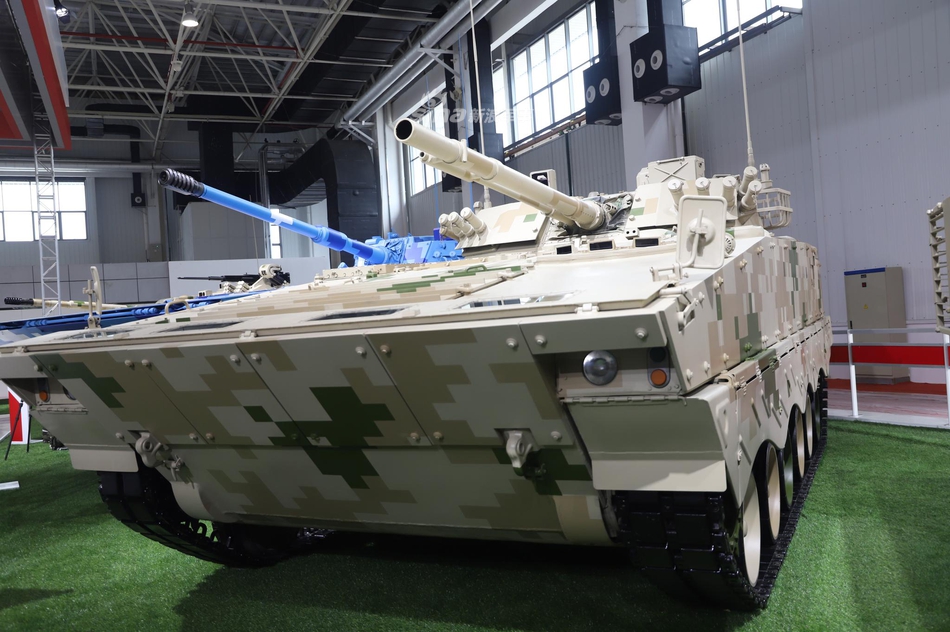 外贸版04a!中国vn11履带式步战车参展外形霸气