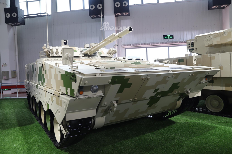 外贸版04a!中国vn11履带式步战车参展外形霸气