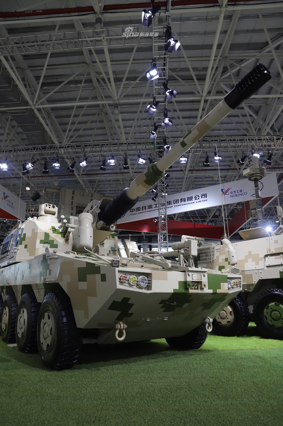 05 11:20:03 1 / 5 此前一度备受瞩目的sh11型榴弹炮终于公开亮相,该