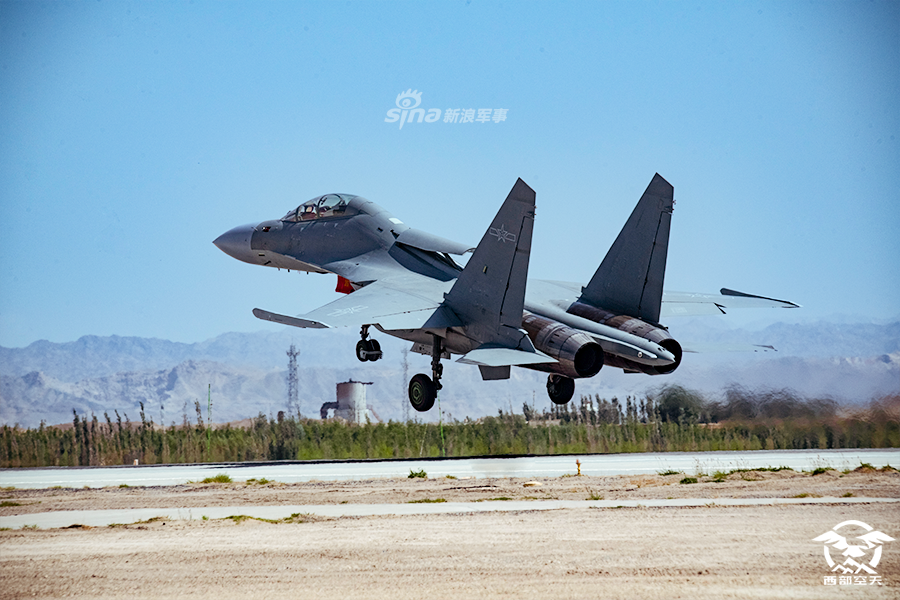 对面的阵风还敢挑衅?西部战区某旅换装歼16首次亮相