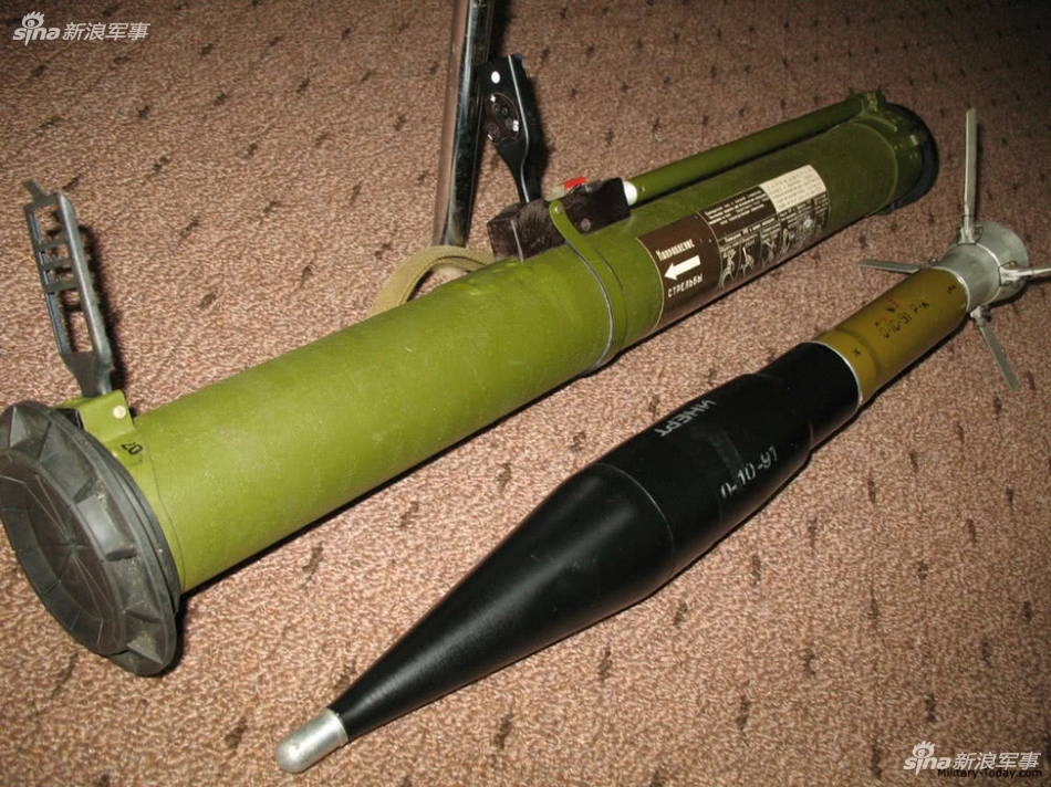 图为恶魔无人机挂载rpg-26进行测试的照片.