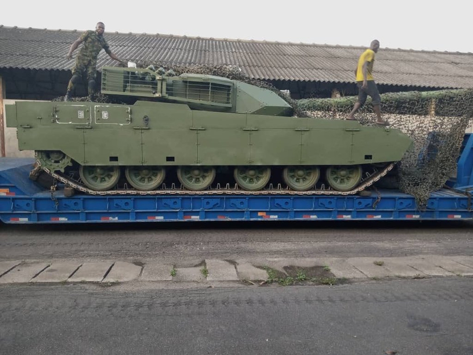 老炮塔加新底盘:中国st1轮式突击炮运抵尼日利亚_高清图集_新浪网