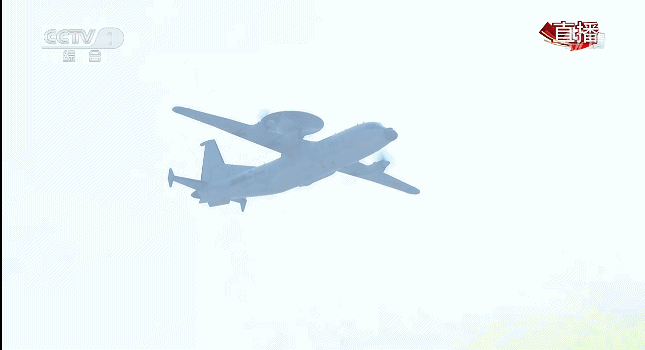 钢铁洪流扑面而来：动图带你感受国庆阅兵震撼瞬间