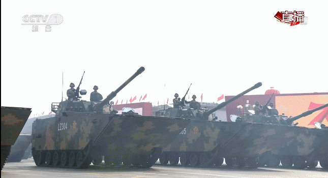 钢铁洪流扑面而来：动图带你感受国庆阅兵震撼瞬间