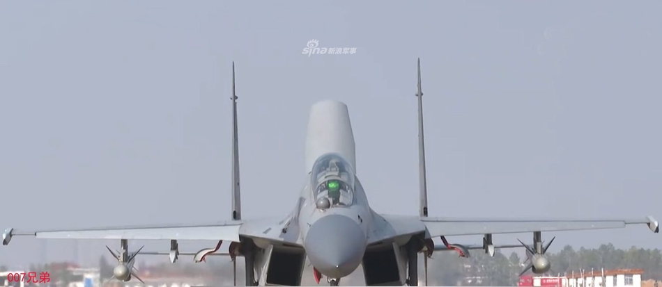 威武霸气!我军歼16战机挂载鹰击91导弹亮相