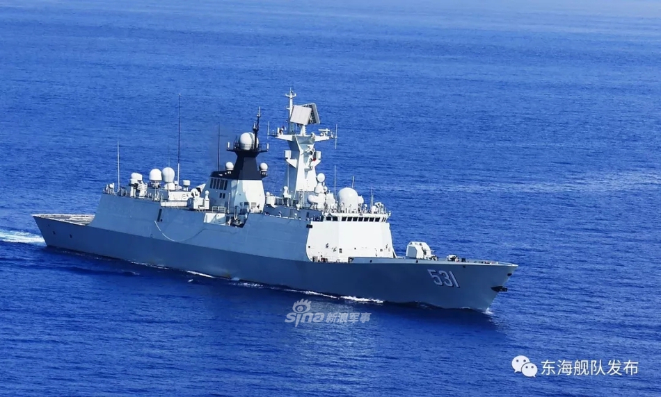 枕戈待旦守护万家团圆!054a湘潭号护卫舰巡游东海
