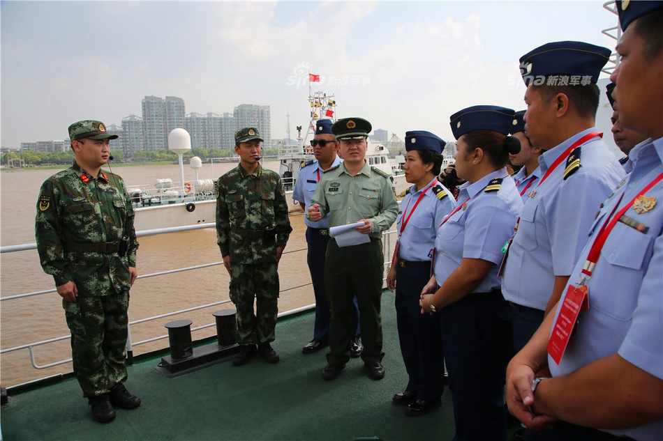 让你们来看看差距!菲律宾海警观摩浙江海警船