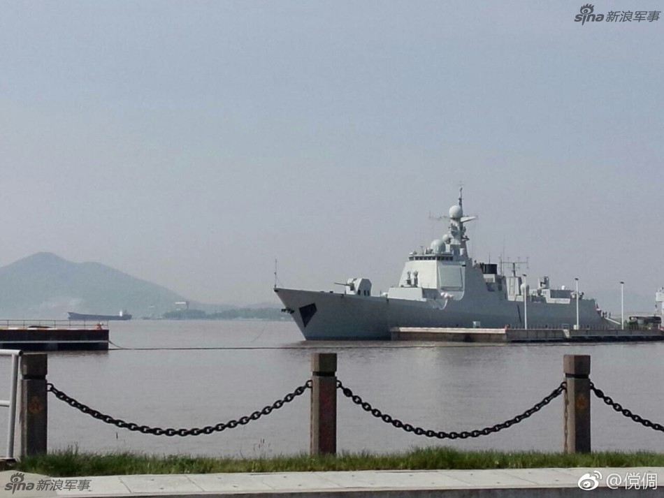中国东海舰队首艘052d将入役:已刷舷号停军港