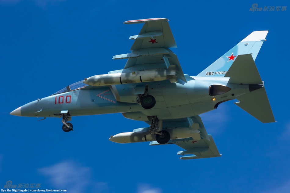 中国l15猎鹰的表兄俄雅克130教练机外挂惊人