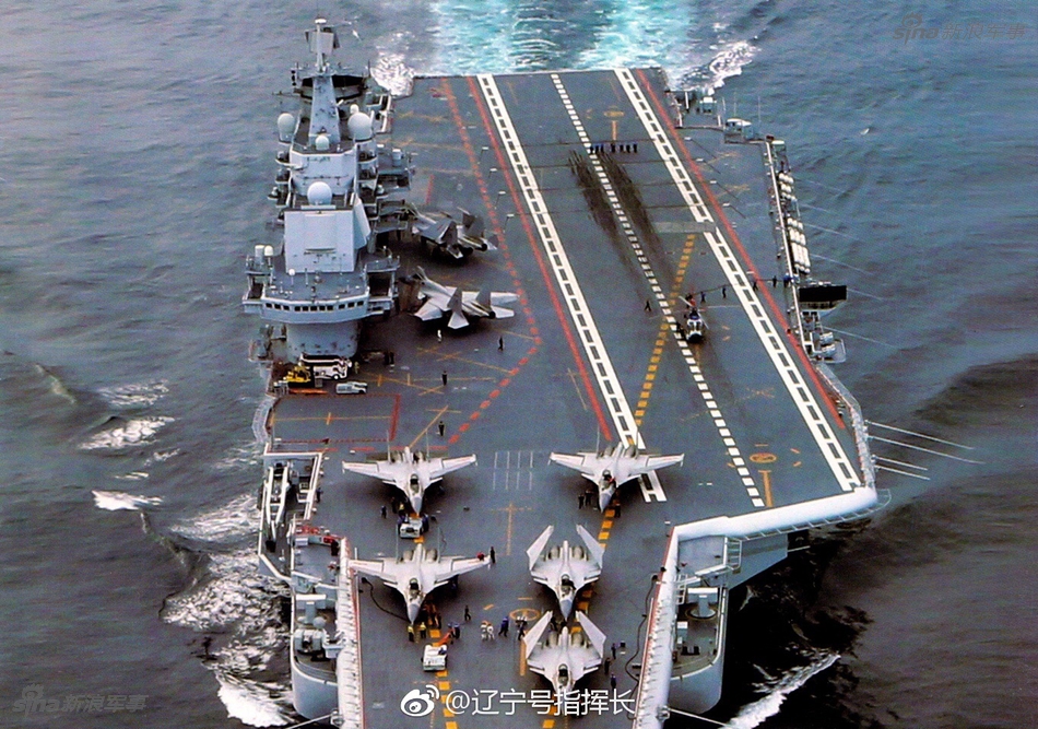 中国航母辽宁舰和001a带领中国海军迈向远洋