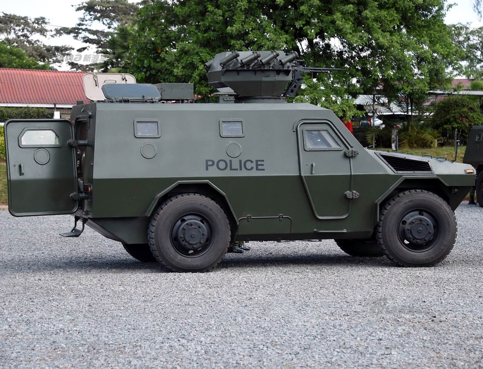 中国不止帮他们造铁路还出口肯尼亚vn4装甲车