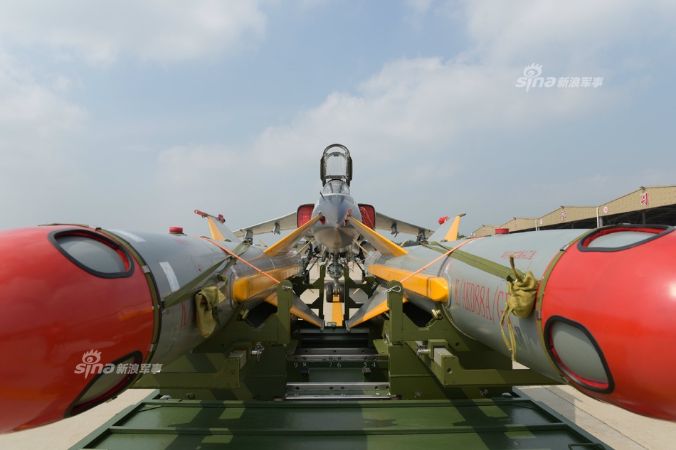 解放军飞豹战机的大杀器!近距看kd88空地导弹