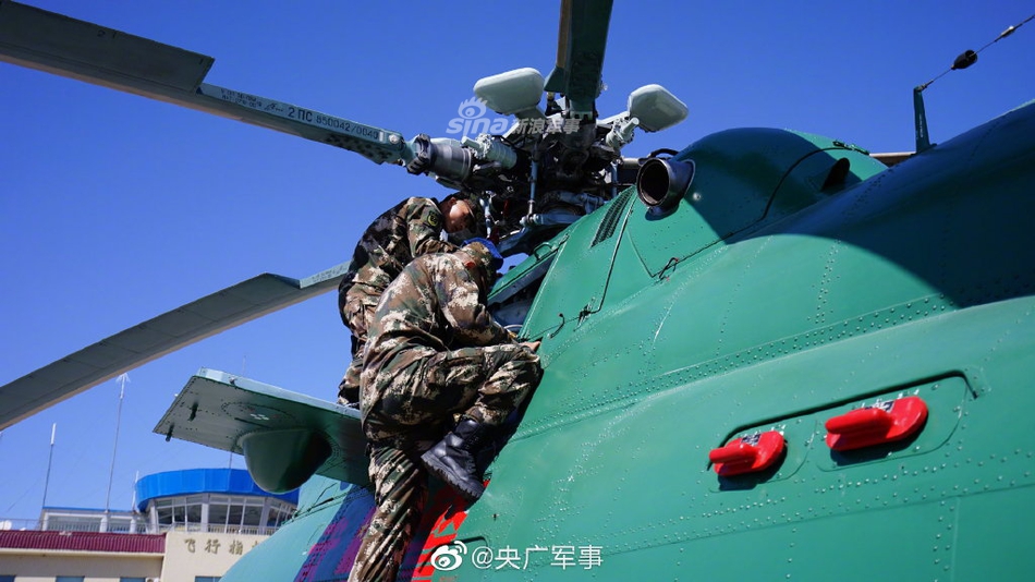 谁也逃不出手掌心!武警航空兵新疆集训出动大批直升机