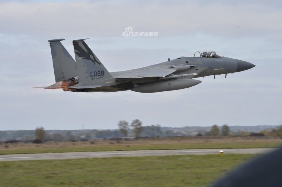 军宣实力背书!美空军为庆祝《惊奇队长》上映出动f15c