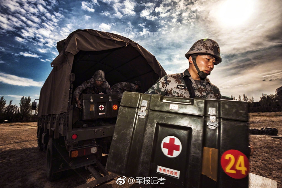 近日,陆军军医大学边防卫勤训练大队开展了为期8天的"昆仑使命-2018"