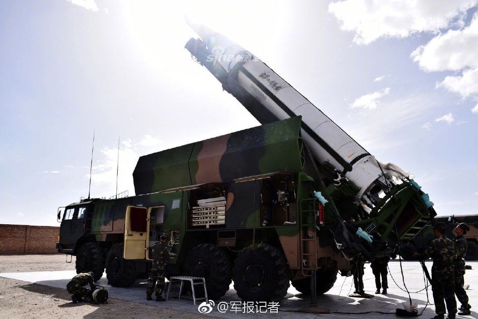 如此场面属实不多见!火箭军东风15a/b/c三兄弟齐聚首