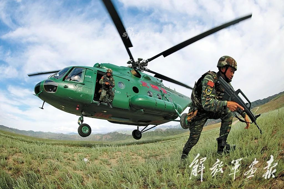 魑魅魍魉哪里逃!武警特战精英训练空中突击立体反恐