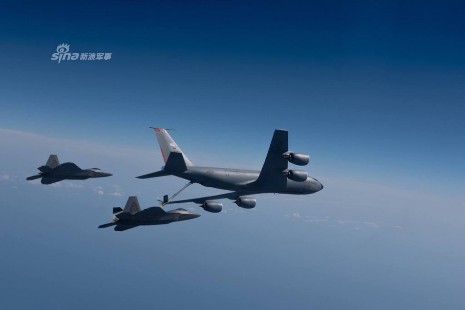 值得中国学习!美空军f22空中加油训练拍成摄影大片