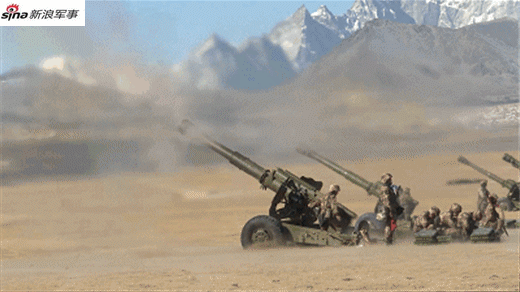 火舌从膛出！我炮兵用66式加榴炮进行高原火力考核