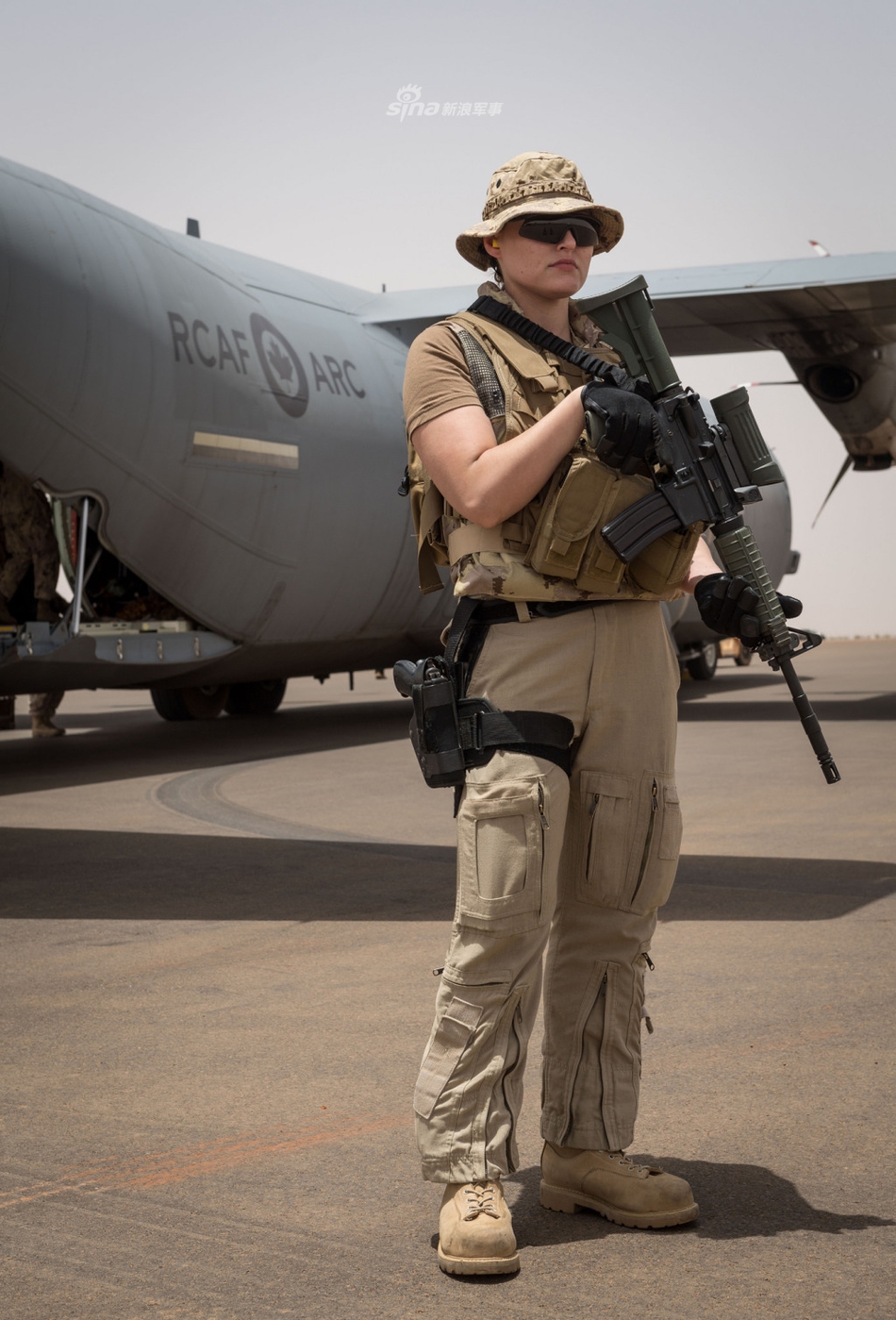 一看就不是花瓶!加拿大女兵彪悍健壮能打仗