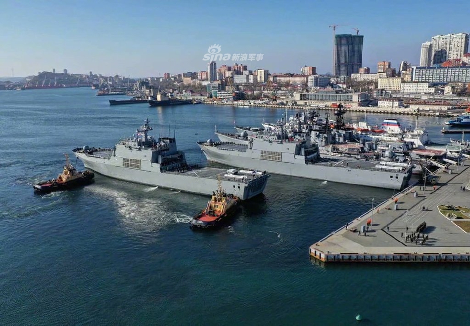 8 / 10 11月13日,停泊在海参崴军港的俄罗斯海军太平洋舰队航拍俯视图