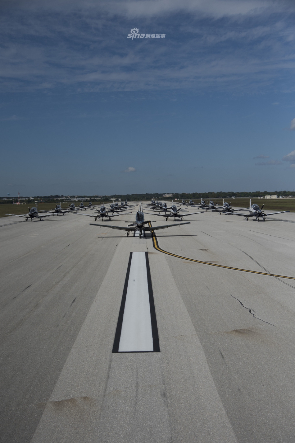 你也大象漫步?美空军飞行训练队t6a教练机大摆阵仗