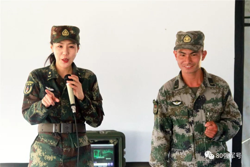 女兵轻骑队真的很美!我军文工团慰问陆军某部官兵