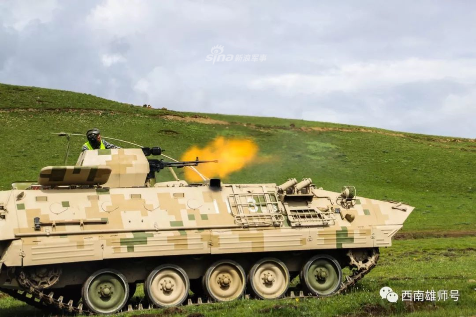老将焕发第二春!陆军某部86步战绝美原野撕裂宁静